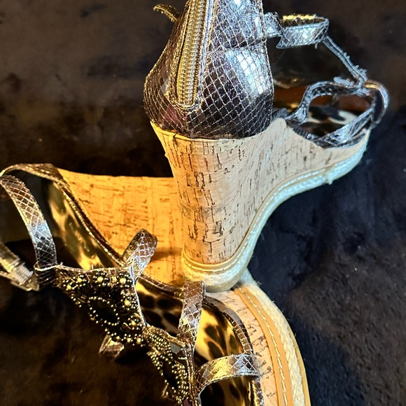 Gorgeous, metallic, gold, cork, wedge sandal - Picture 4 of 4